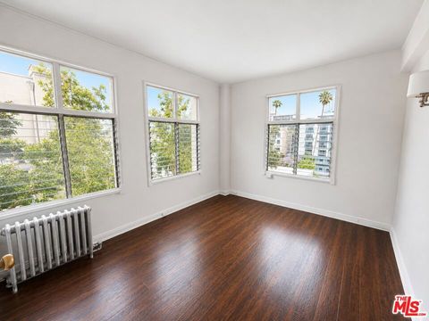 Photo of 634 S Gramercy Place #607, Los Angeles, CA 90005 (MLS # 26834729)