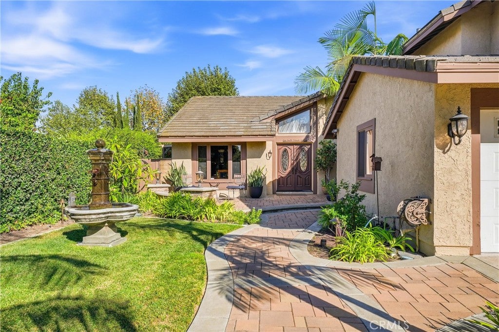 5432 E Willowick