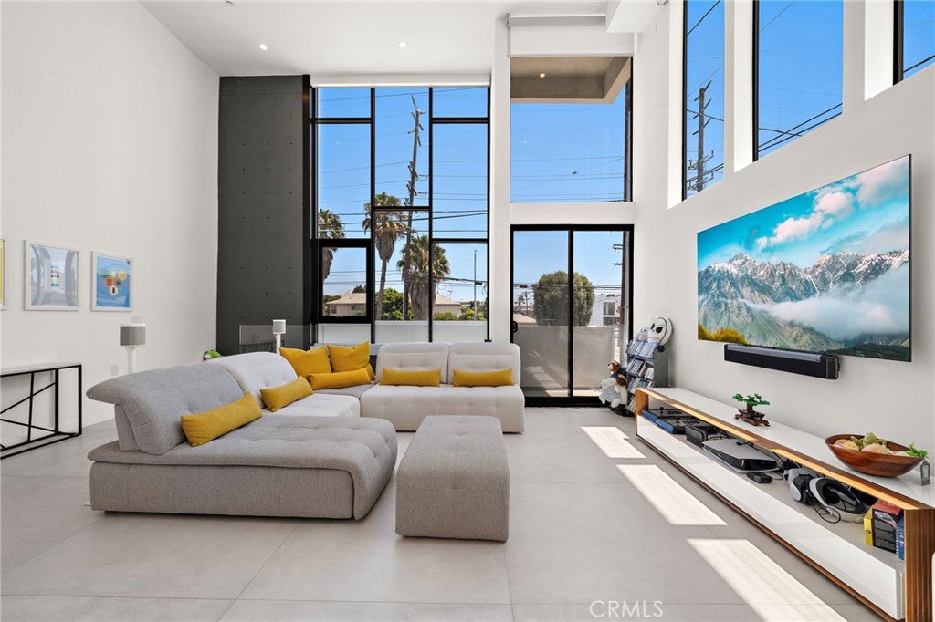 Photo of 3859 S. Centinela Avenue AVE, Los Angeles, CA 90066 (MLS # OC26160369)