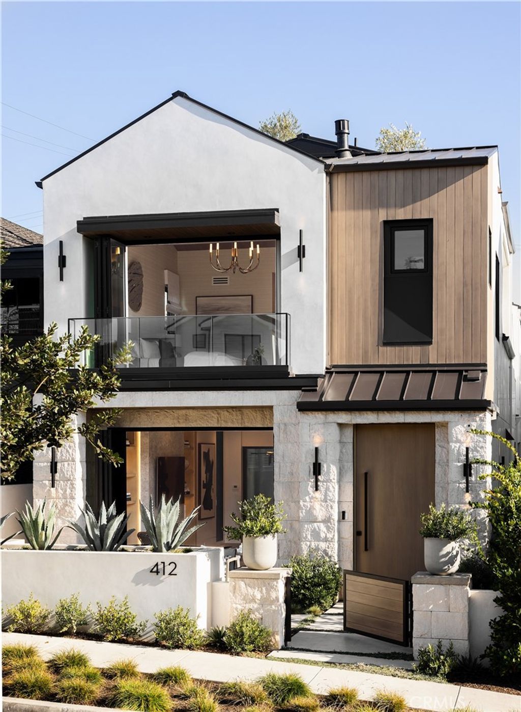 Photo of 412 Heliotrope Avenue, Corona Del Mar, CA 92625 (MLS # LG25200726)