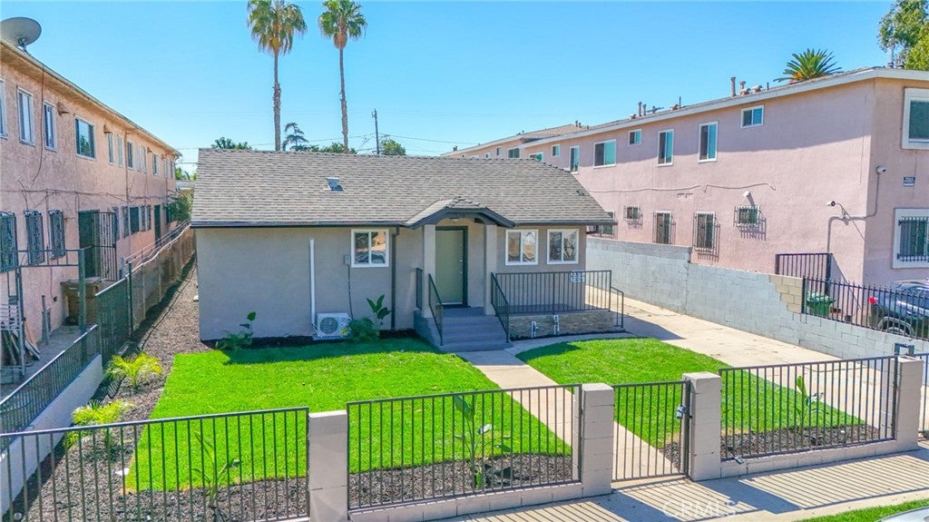 1324 W 106th