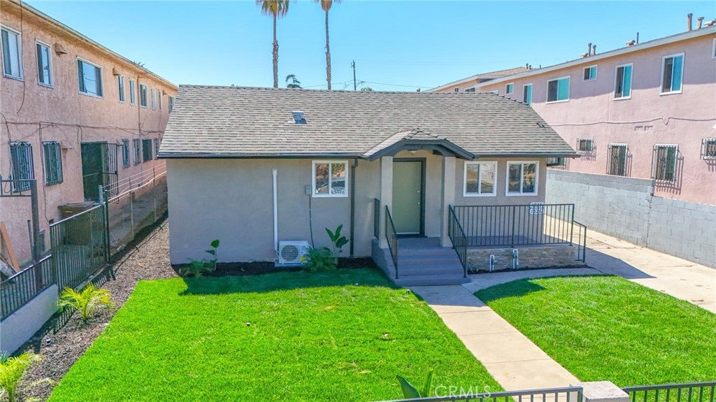 1324 W 106th