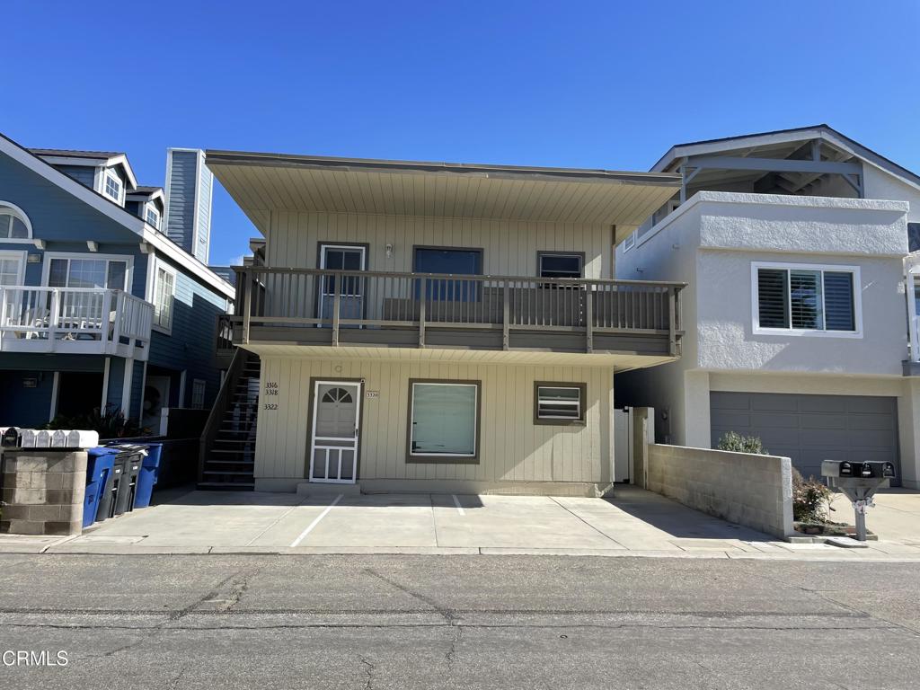 Upstairs unit on Hollywood Beach steps from the sand. Beach Living.