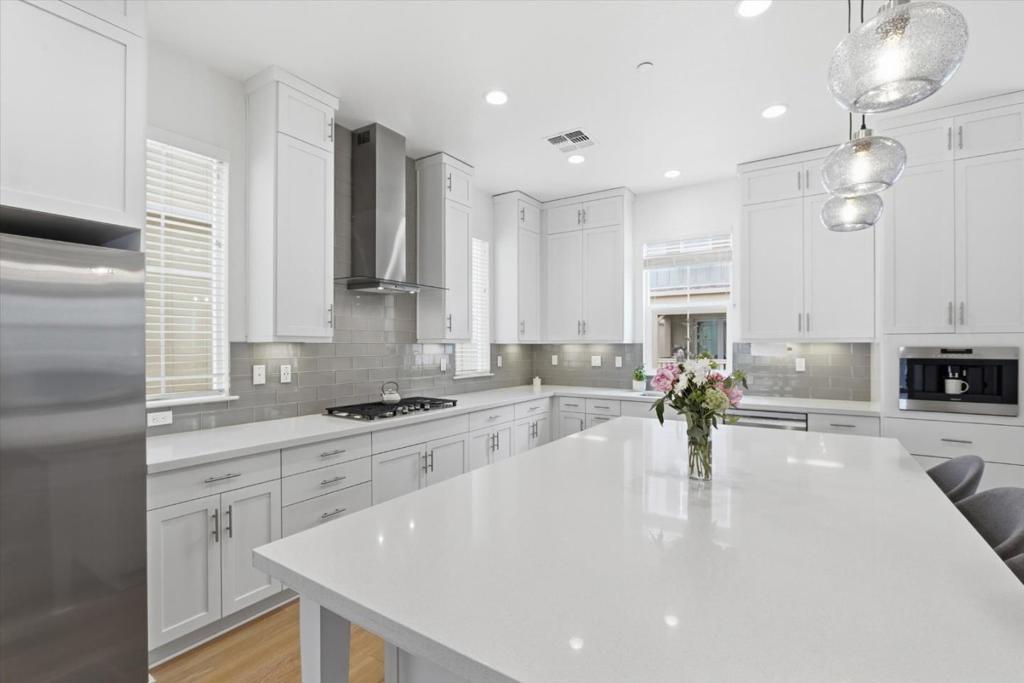 7168 Carneros Lane