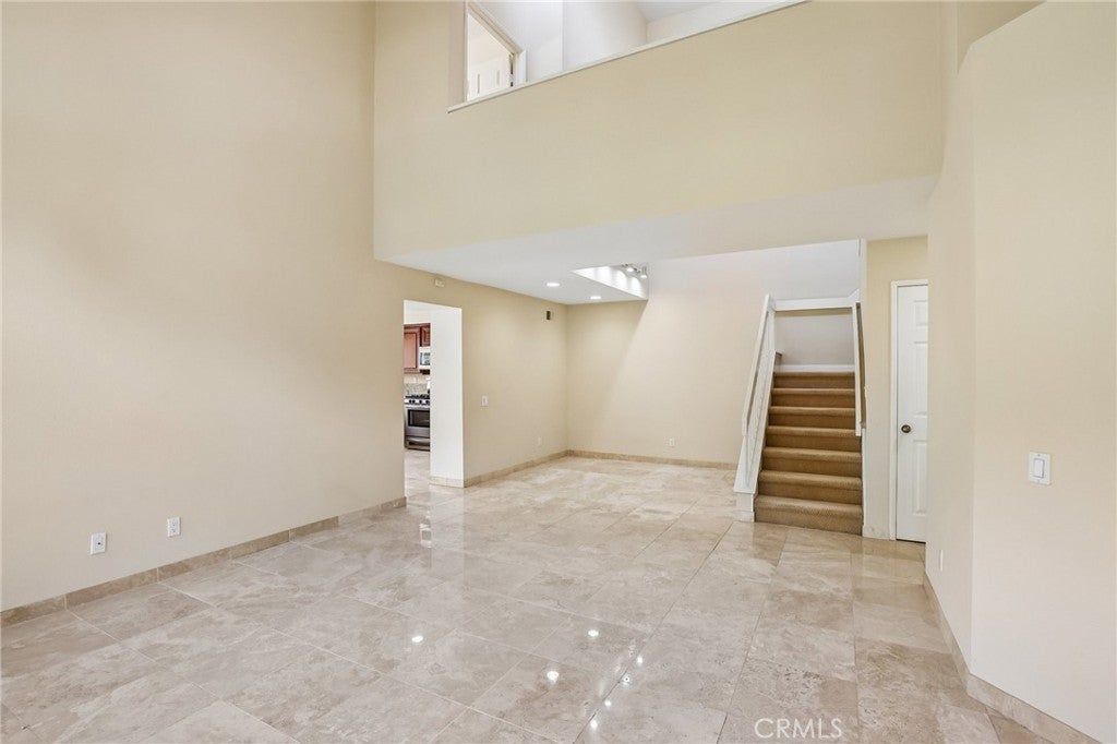 2521 Avenita Alpera