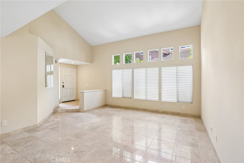 2521 Avenita Alpera