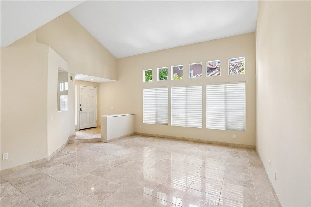 2521 Avenita Alpera