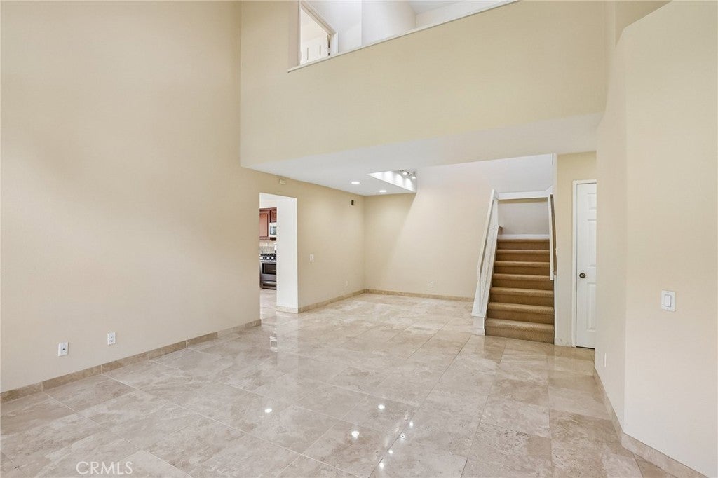 2521 Avenita Alpera