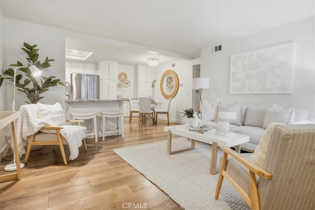 24245 Avenida De Las Flores