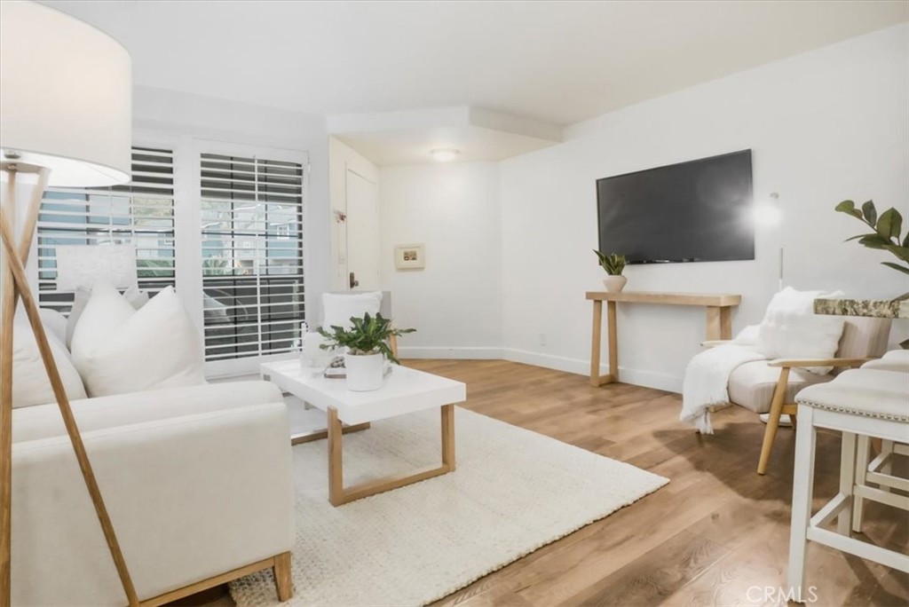 24245 Avenida De Las Flores