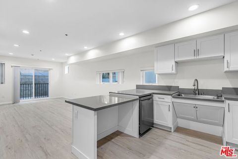 Photo of 1409 N Hobart Boulevard #105, Los Angeles, CA 90027 (MLS # 25585901) Photo of 1409 N Hobart Boulevard #105, Los Angeles, CA 90027 (MLS # 25585901)