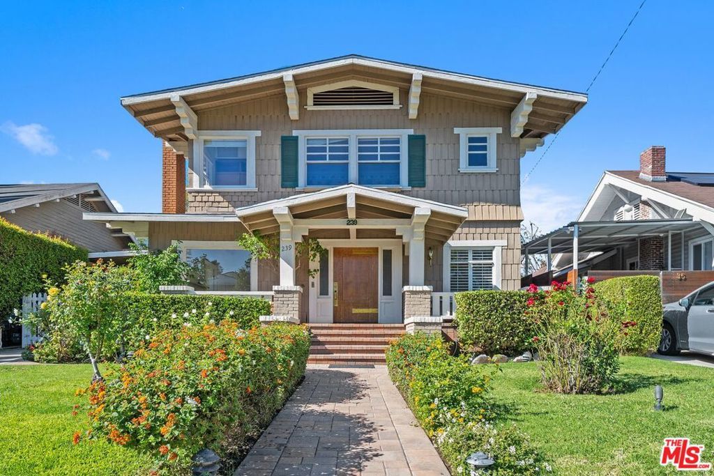 Photo of 239 S Gramercy Place, Los Angeles, CA 90004 (MLS # 25612849)
