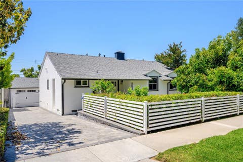 Photo of 2405 Jolley DR, Burbank, CA 91504 (MLS # GD26104381)