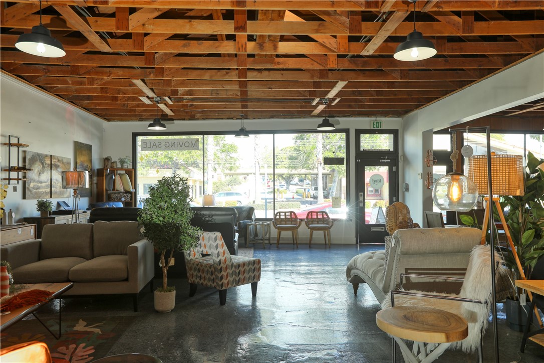 850 W Grand Avenue