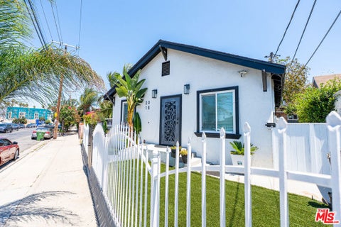 Photo of 2016 10th Avenue, Los Angeles, CA 90018 (MLS # 26870369)