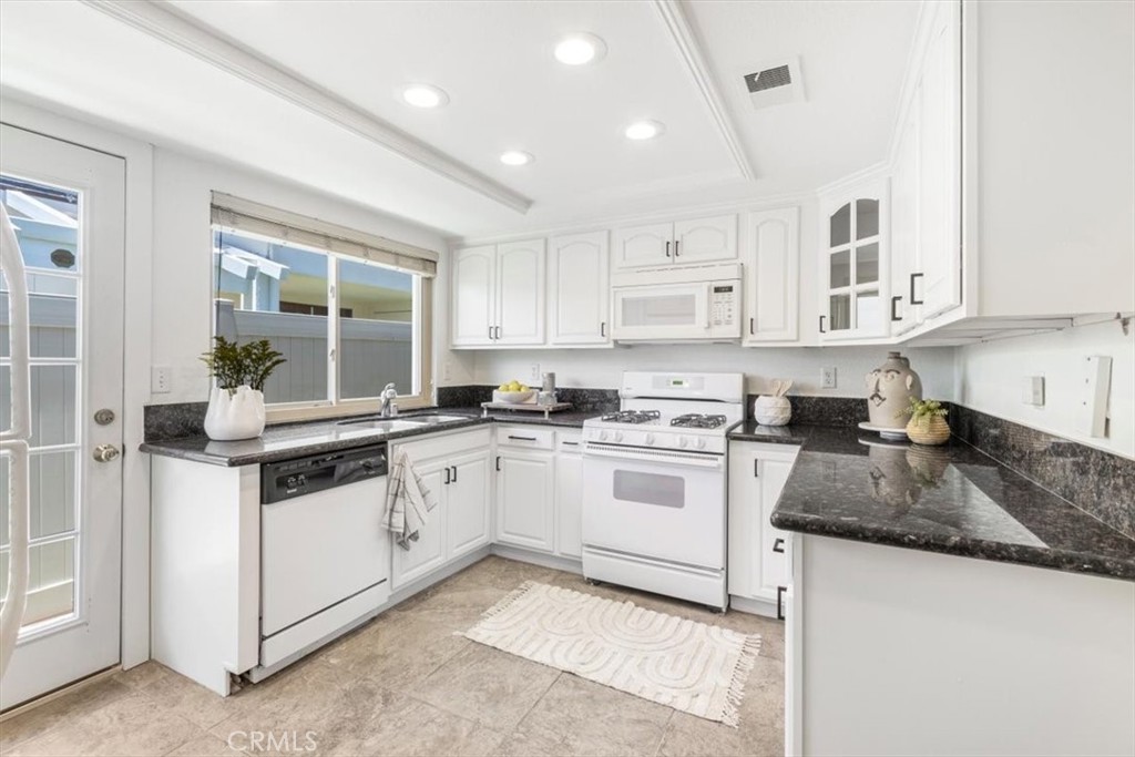 1094 Sea Bluff