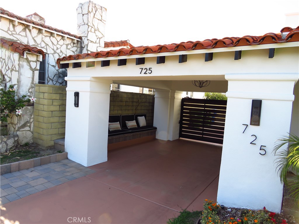 725 W 111th Street