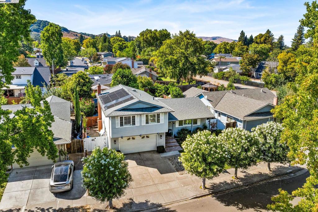 HIGHLAND OAKS - Residential