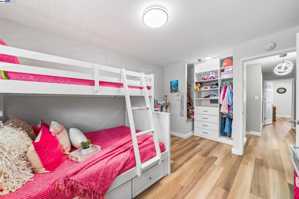 HIGHLAND OAKS - Residential