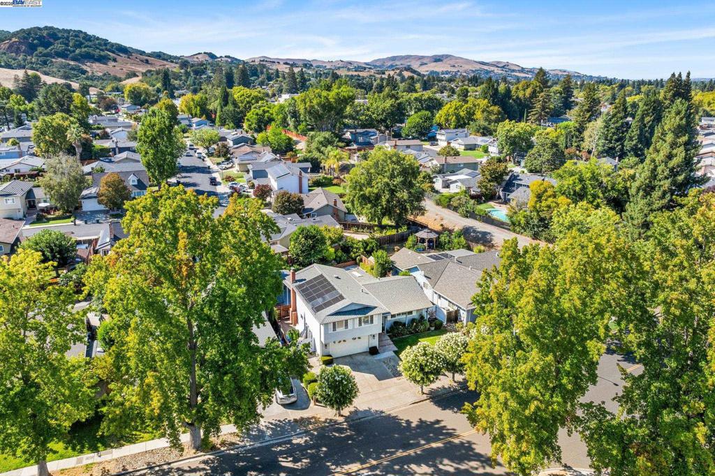 HIGHLAND OAKS - Residential