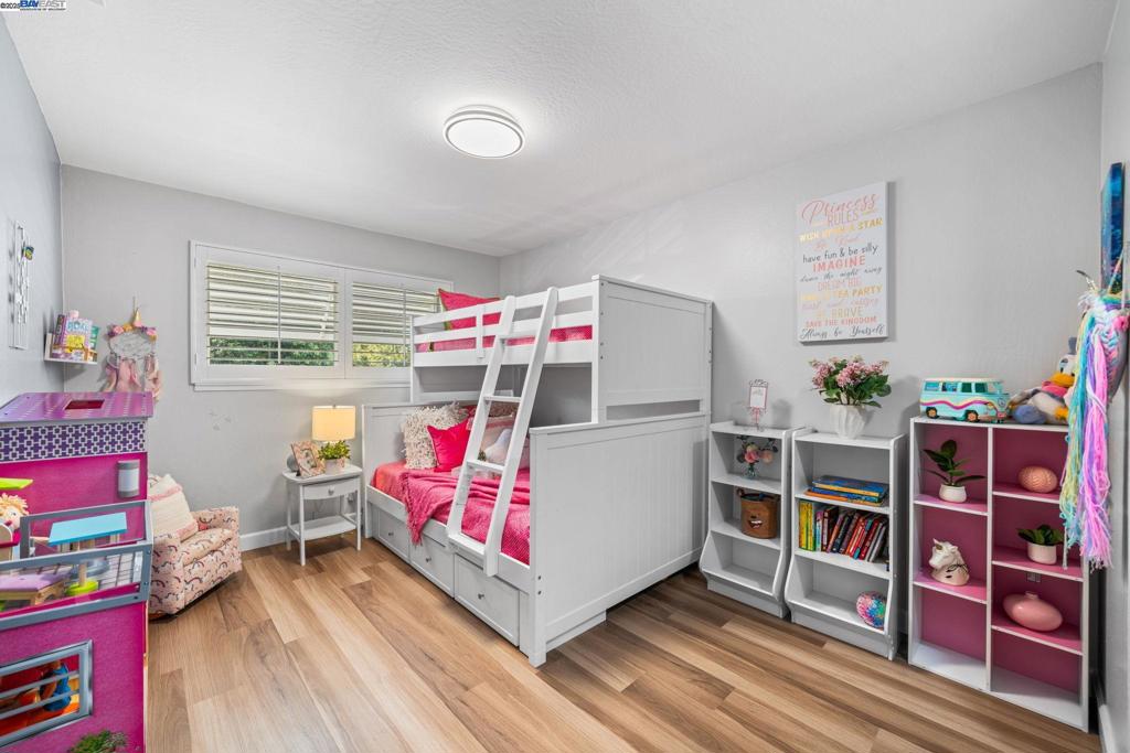 HIGHLAND OAKS - Residential