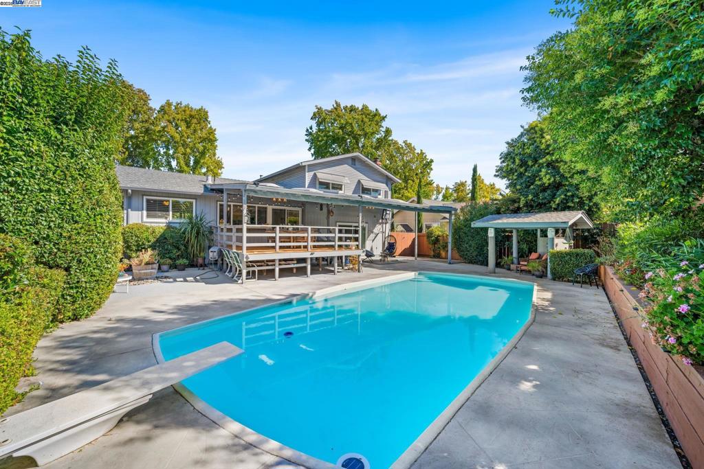 HIGHLAND OAKS - Residential