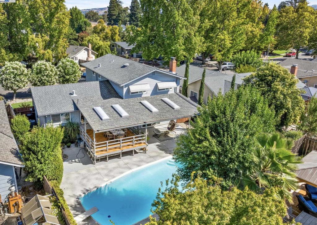 HIGHLAND OAKS - Residential