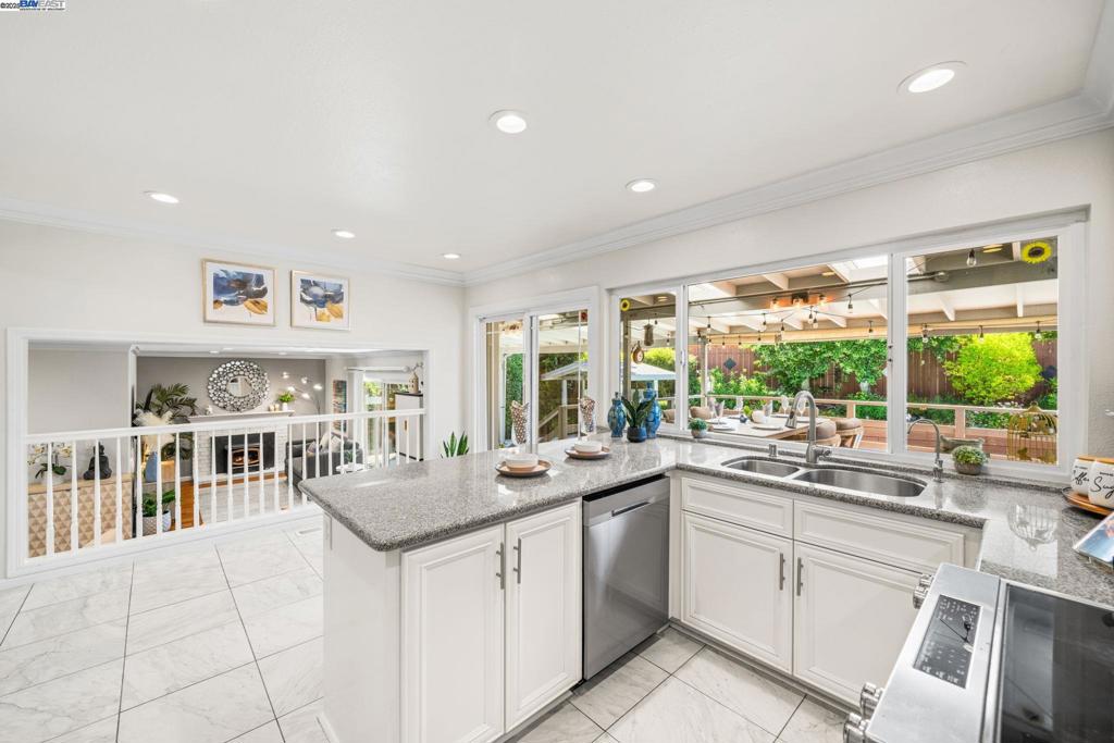 HIGHLAND OAKS - Residential