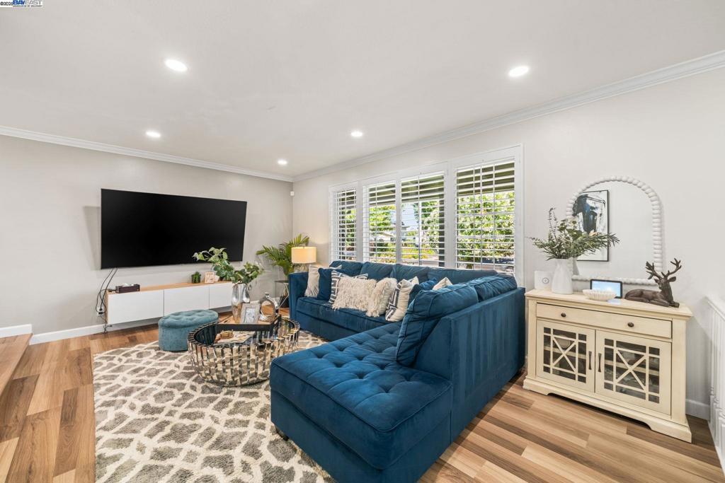 HIGHLAND OAKS - Residential