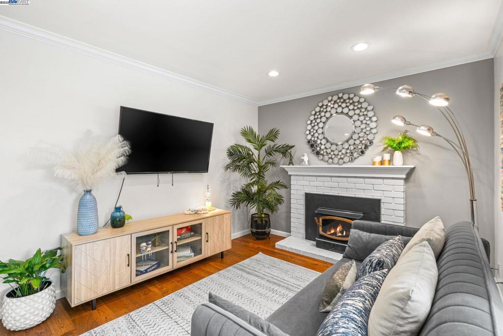 HIGHLAND OAKS - Residential