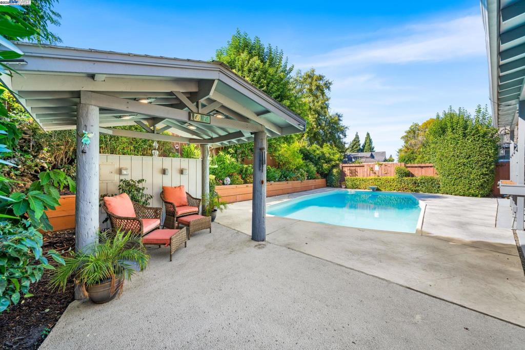 HIGHLAND OAKS - Residential