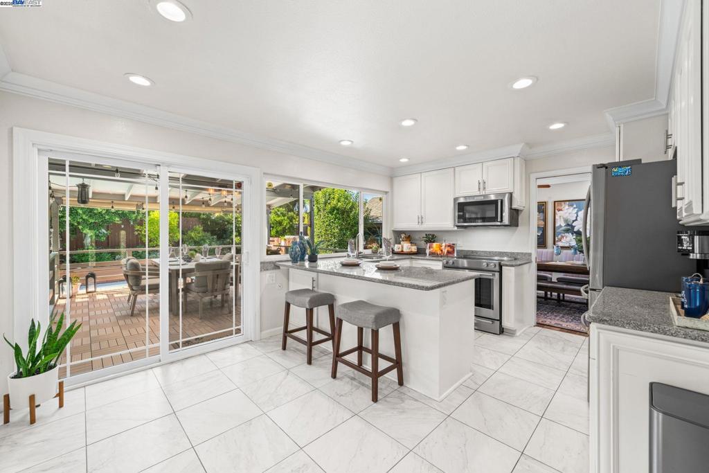 HIGHLAND OAKS - Residential