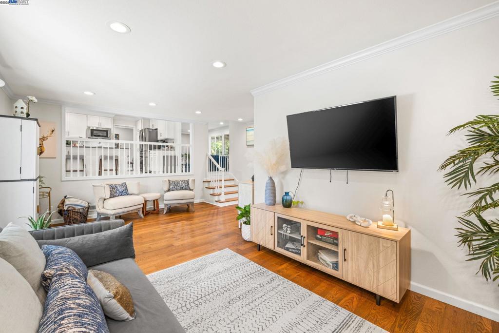 HIGHLAND OAKS - Residential