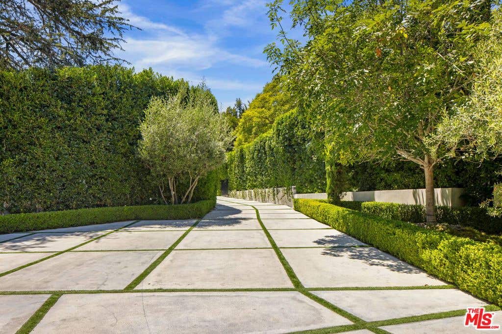 Photo of 22 Oakmont Drive, Los Angeles, CA 90049 (MLS # 26858775)