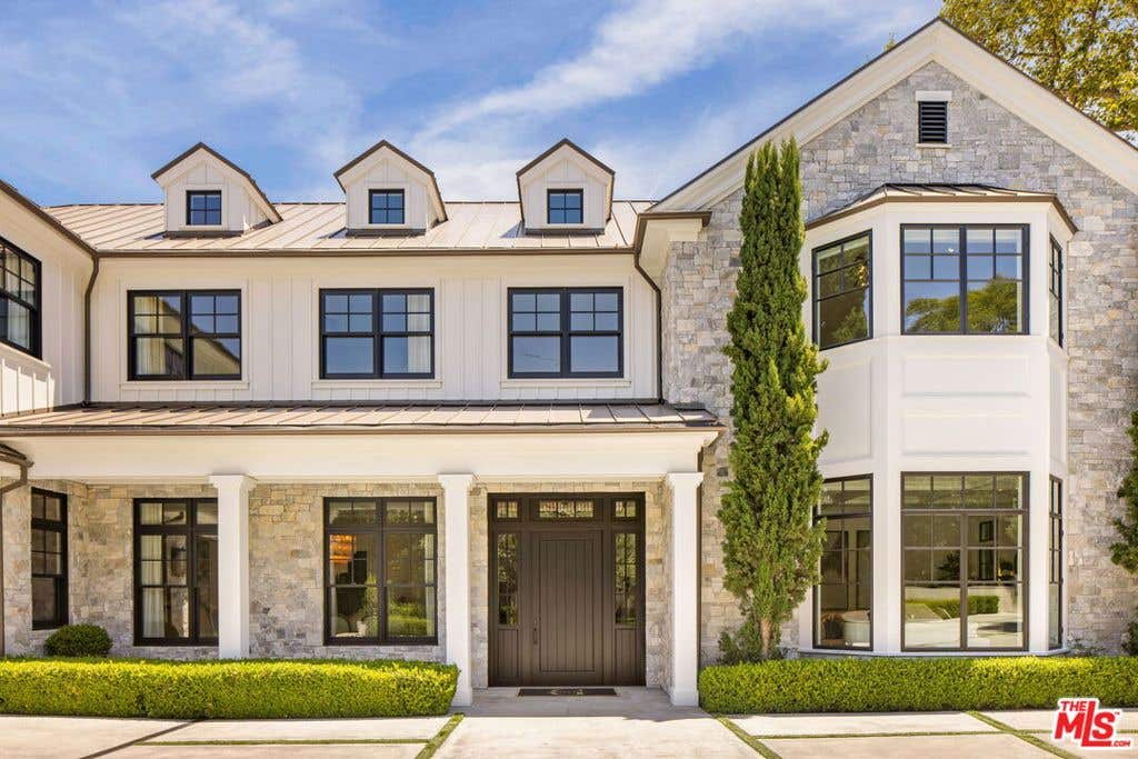 Photo of 22 Oakmont Drive, Los Angeles, CA 90049 (MLS # 26858775)