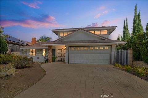 Photo of 423 Atmore Dr, Santa Paula, CA 93060 (MLS # PW25244913) Photo of 423 Atmore Dr, Santa Paula, CA 93060 (MLS # PW25244913)