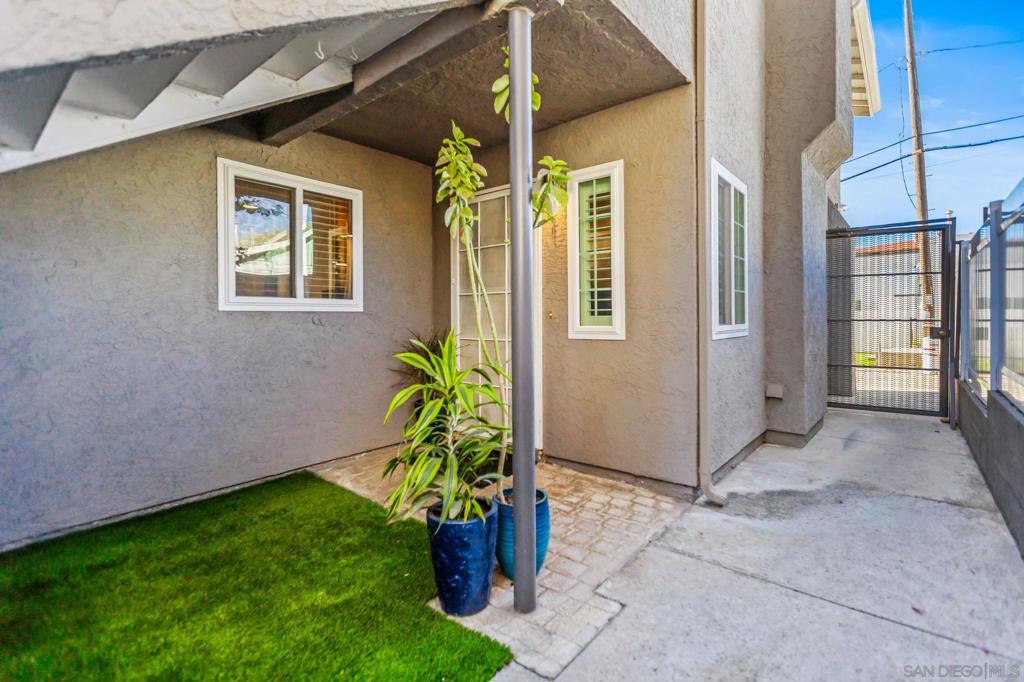 3922 Albatross St. 1