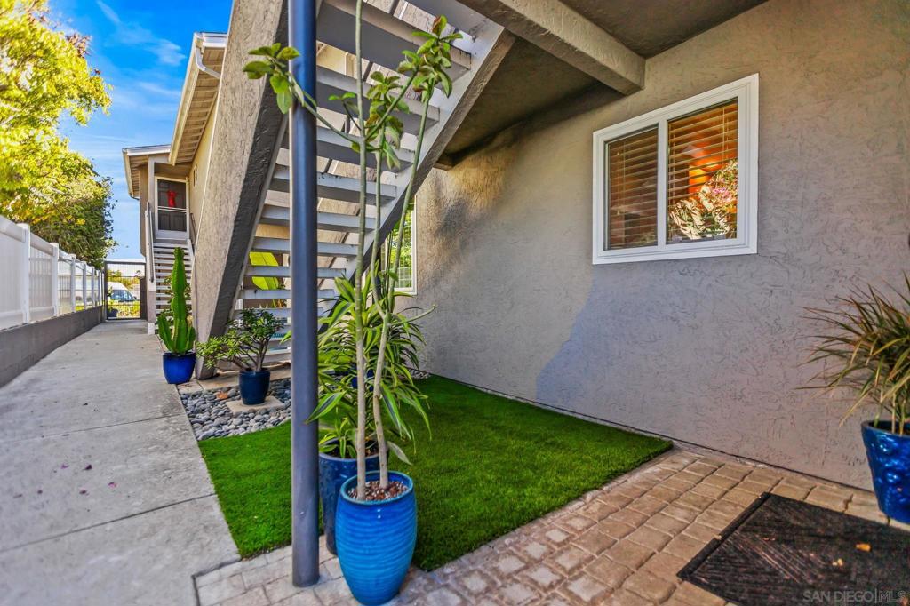 3922 Albatross St. 1