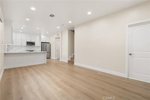 Photo of 19953 Lassen Street, Chatsworth, CA 91311 (MLS # SR26050232)