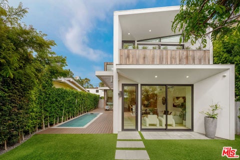 Photo of 1620 Electric Avenue, Venice, CA 90291 (MLS # 26999997)