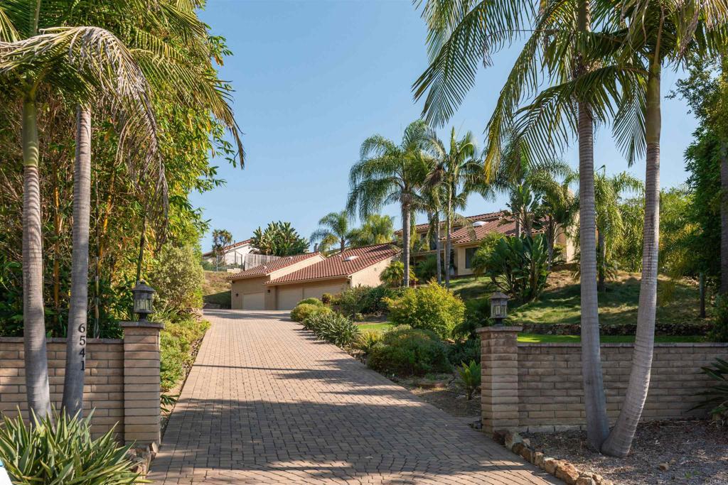 6541 Vispera Place