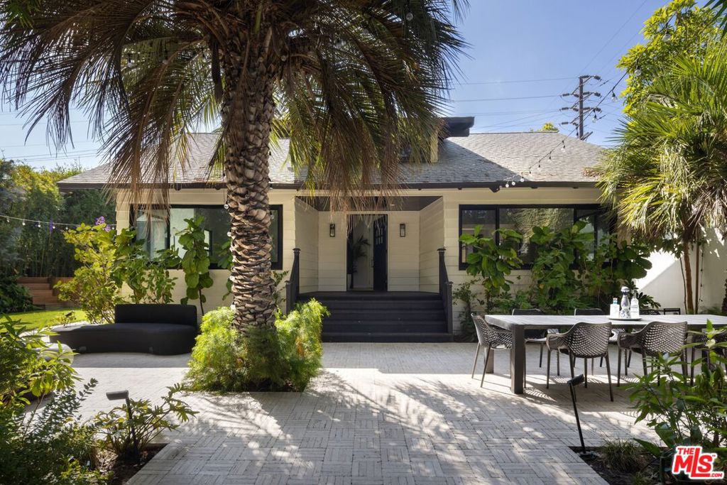949 Nowita Place
