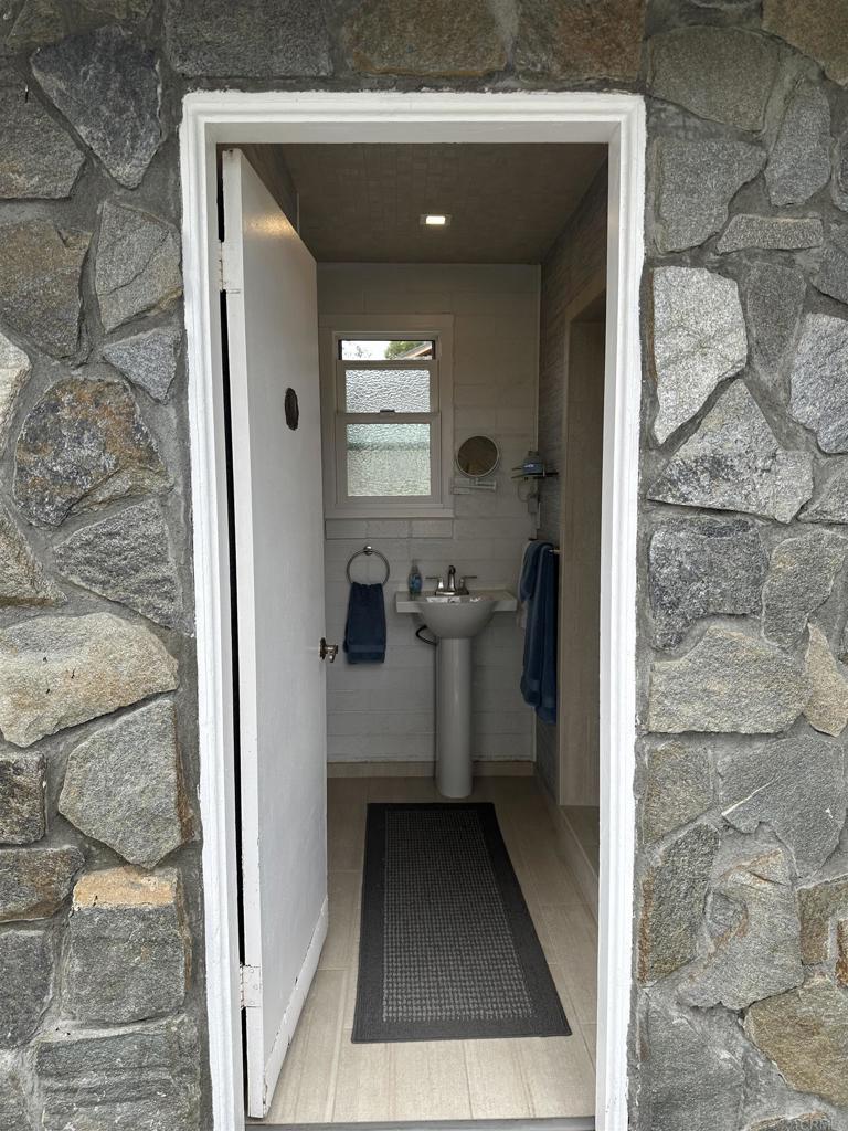 Fallbrook, California, 92028, United States, 3 Bedrooms Bedrooms, ,3 BathroomsBathrooms,Residential,Active,2051997
