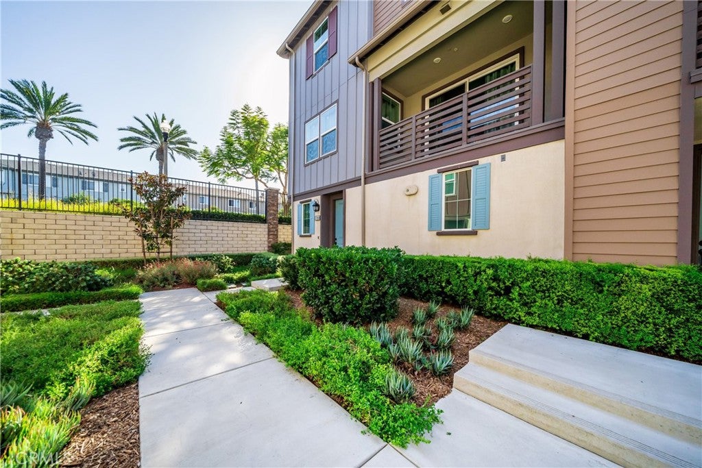 17868 S Upton
