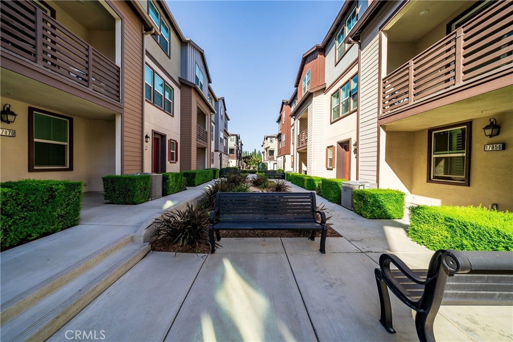 17868 S Upton