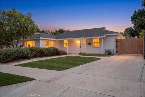 Photo of 7337 Caldus Avenue, Van Nuys, CA 91406 (MLS # SR26160233)