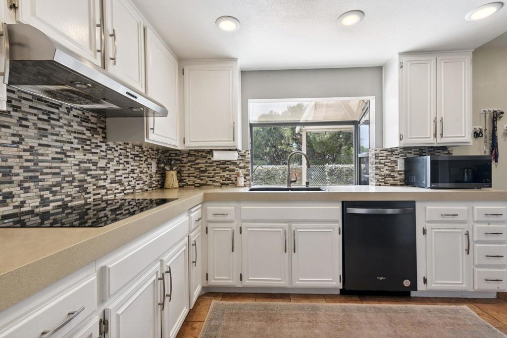 1355 Knoll Drive