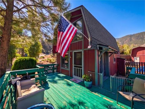 Photo of 16505 Oakwood Way, Pine Mountain Club, CA 93222 (MLS # SR26153080)
