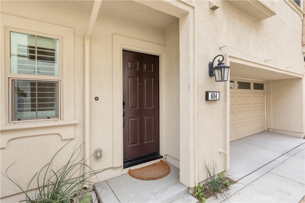 604 White Oaks