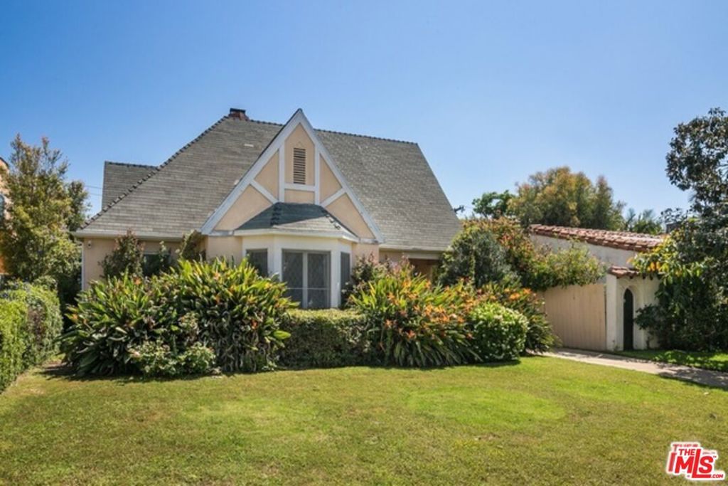 Photo of 1342 Woodruff Avenue, Los Angeles, CA 90024 (MLS # 26632719)